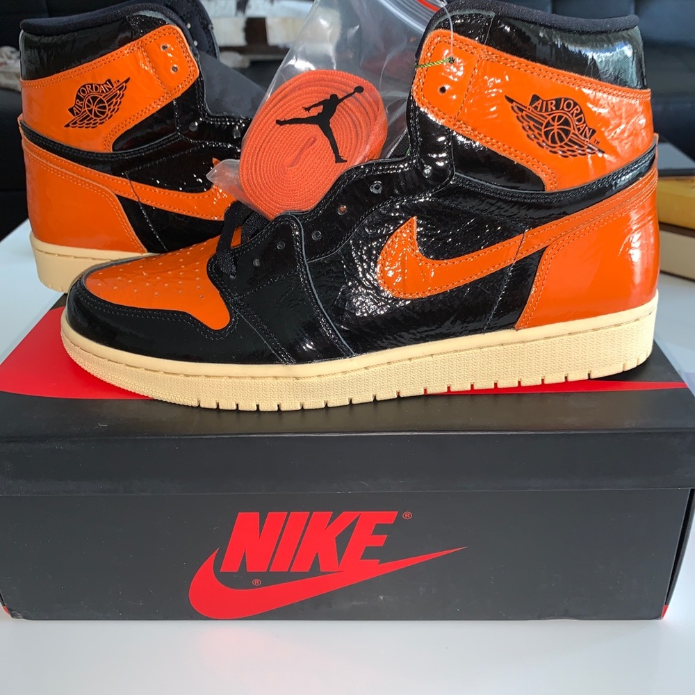 Air Jordan 1 Retro High OG Shattered Backboard